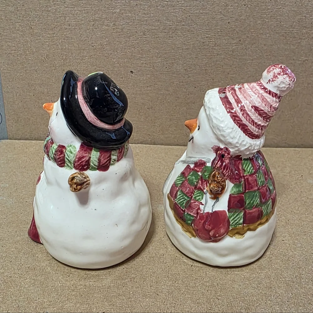 1999 Let It Snow Salt Pepper Shaker Set Snowman Snowwoman Holidays Christmas